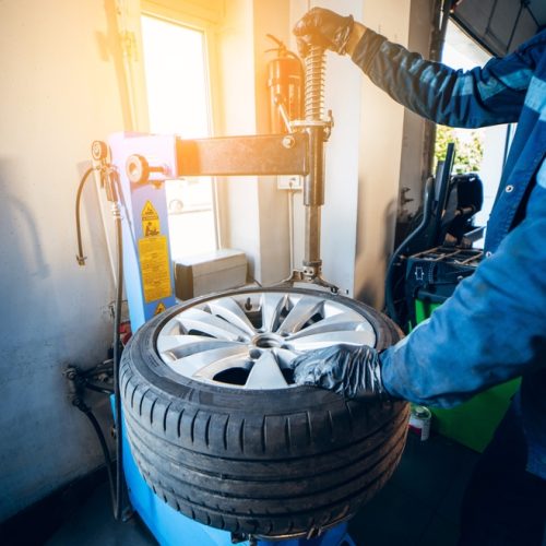 Auto,Mechanic,Loading,Automobile,Car,Wheel,At,Tyre,Fitting,Machine