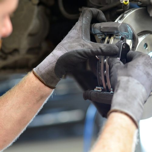 NymVNuxLja_brake_pad_servicing